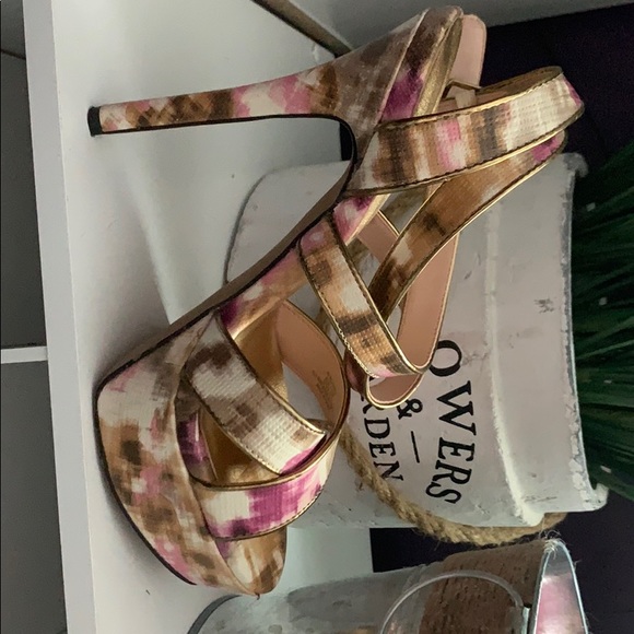 Jessica Simpson heels - box not included - Picture 1 of 5